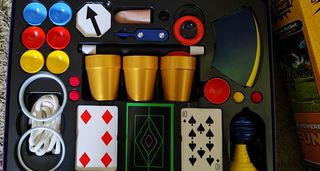 Juego de magia y regalo de otro juego
