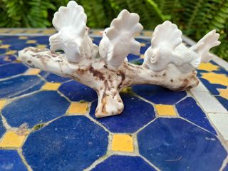 Porcelana, Palomas sobre rama con flores