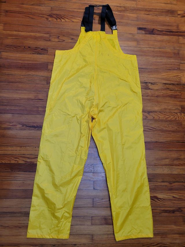Pantalón impermeable amarillo