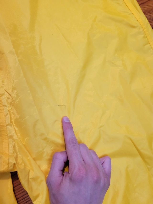 Pantalón impermeable amarillo