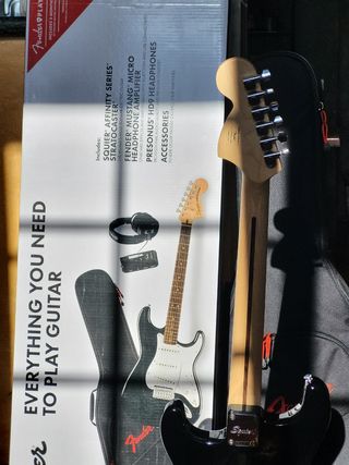 GUITARRA ELÉCTRICA FENDER SQUIER CON AURICULARES Q