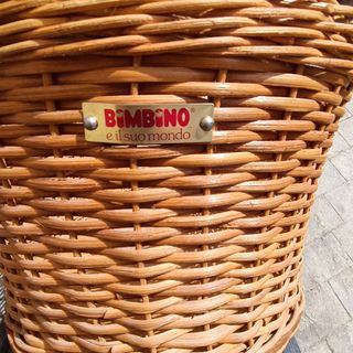 carrozzina in vimini e ferro battuto del 900