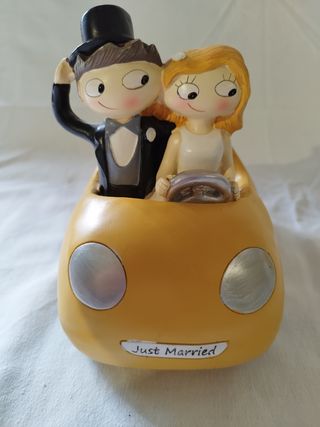 Figura de coche de recién casados para tarta.