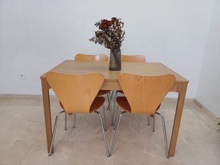 Conjunto mesa y 5 sillas