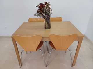 Conjunto mesa y 5 sillas