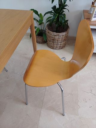 Conjunto mesa y 5 sillas