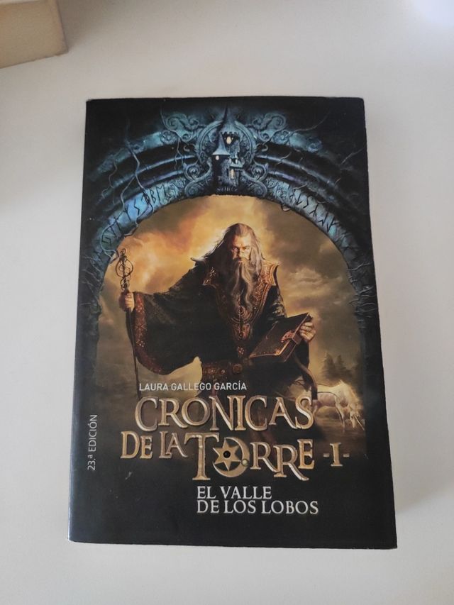 Crónicas de la Torre I. El Valle de los Lobos (Cronicas de la torre / Chronicles of the Tower) (Spanish Edition)