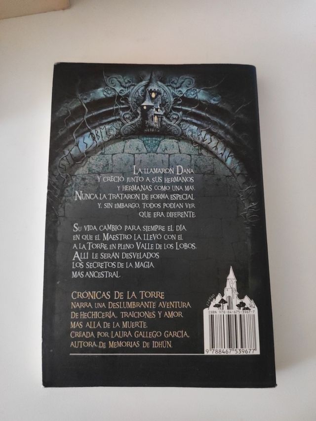 Crónicas de la Torre I. El Valle de los Lobos (Cronicas de la torre / Chronicles of the Tower) (Spanish Edition)