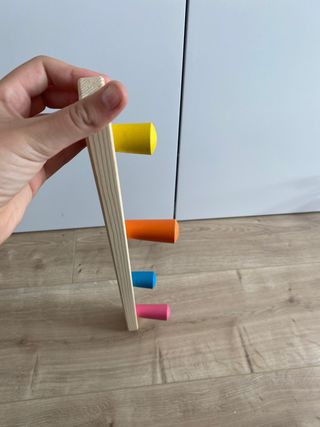 Percha pared de colores