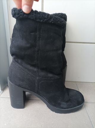 Botines negros abrigados 