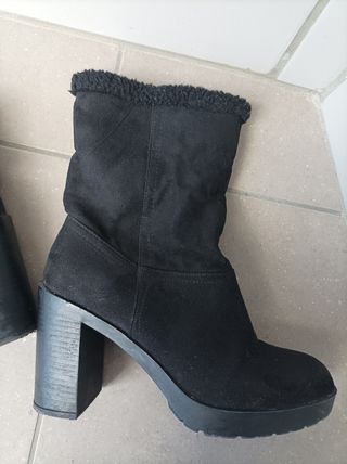 Botines negros abrigados 