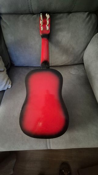 Guitarra pequeña llamada guitalele