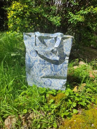 Bolsa de flores azul