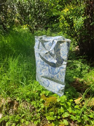 Bolsa de flores azul