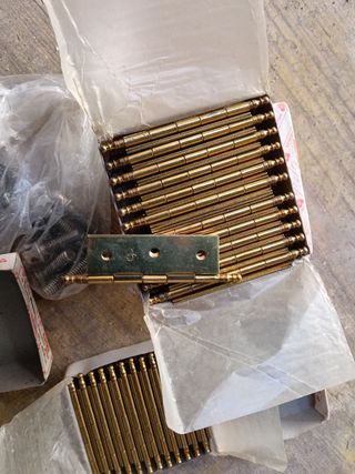 Bisagras latón pulidas