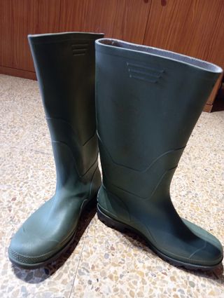 Botas agua buena calidad núm 45