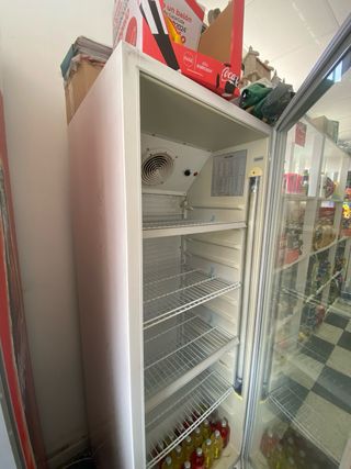 Frigorifico industrial  bebida. Puerta expositor