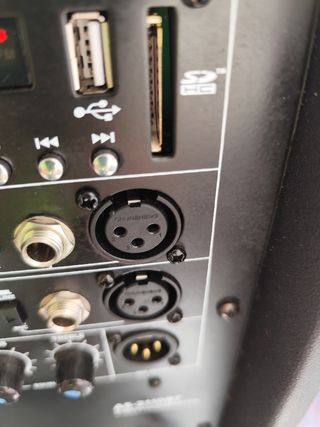 Altavox autoamplificado Genini