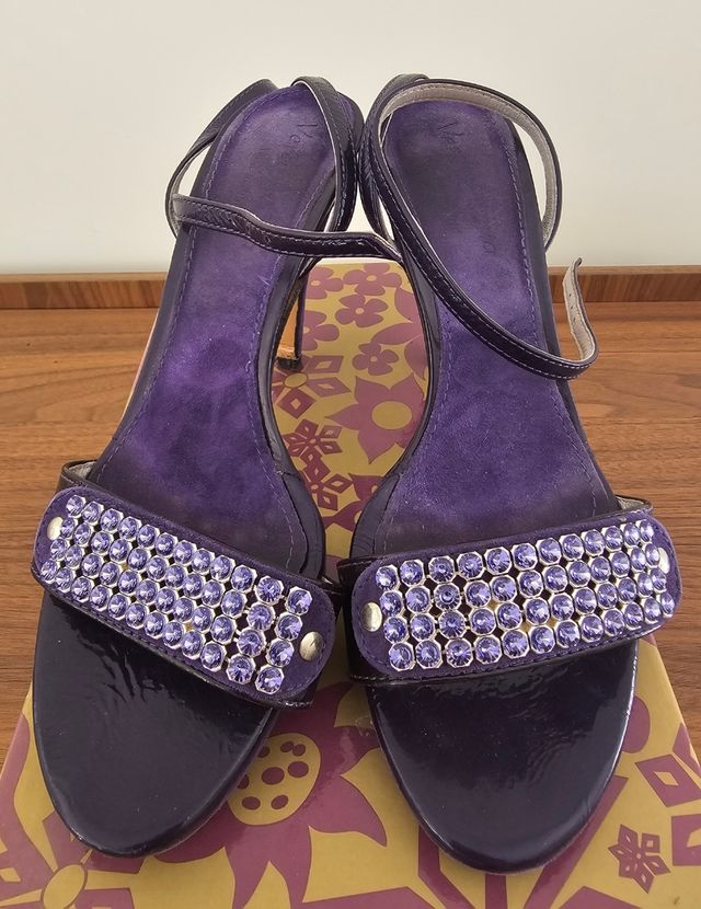 Sandali viola con tacco