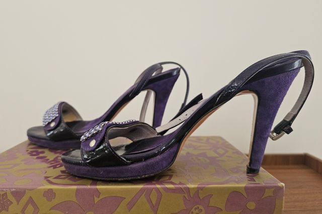 Sandali viola con tacco