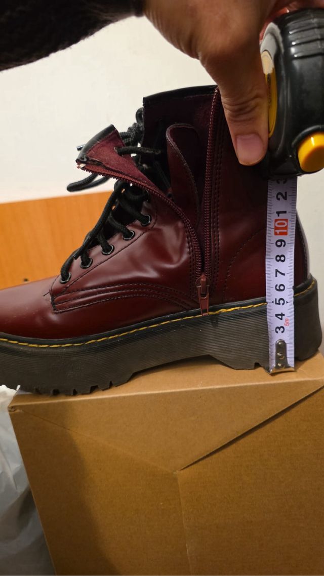 Botas de mujer en color burdeos con plataforma