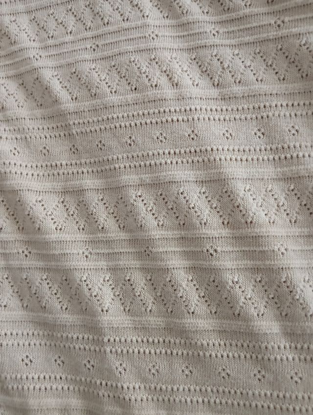 Camiseta Stradivarius básica calada