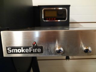 Barbecue a pellet Weber. Fuoco fumogeno
