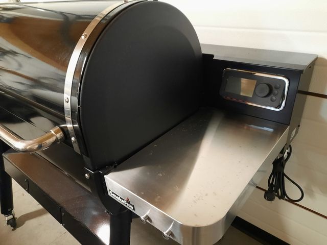 Barbecue a pellet Weber. Fuoco fumogeno