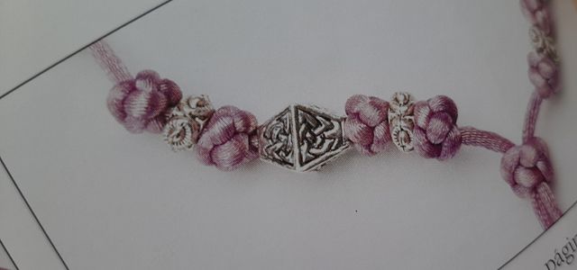 Nuevas Tendencias. BISUTERÍA CON NUDOS CHINOS Y CUENTAS (Spanish Edition)