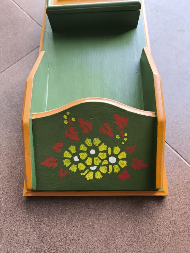 Cuelgallaves verde con espejo