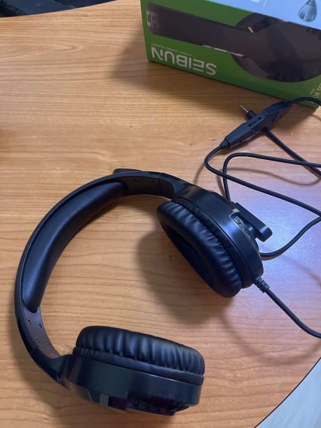 Cascos con cable para hablar y escuchar