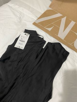 Vestido satinado de fiesta ZARA. Sin estrenar