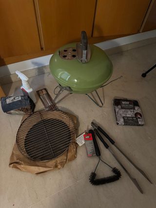 Barbacoa Weber casi nueva verde con accesorios