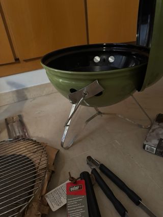 Barbacoa Weber casi nueva verde con accesorios