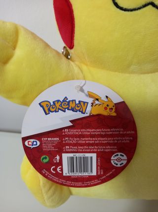 Mochila peluche Pikachu. Etiquetado a estrenar