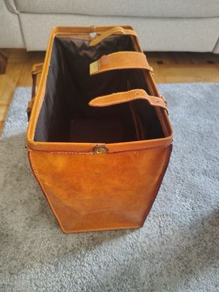 Maletín de médico en piel