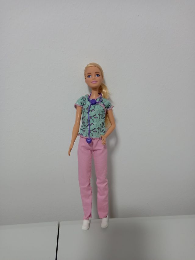 Barbie enfermera
