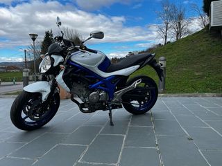 Moto suzuki gladius 650 ABS