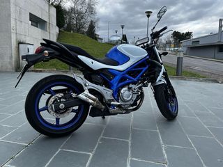 Moto suzuki gladius 650 ABS