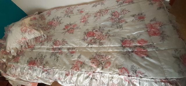 Cubrecama y cojin