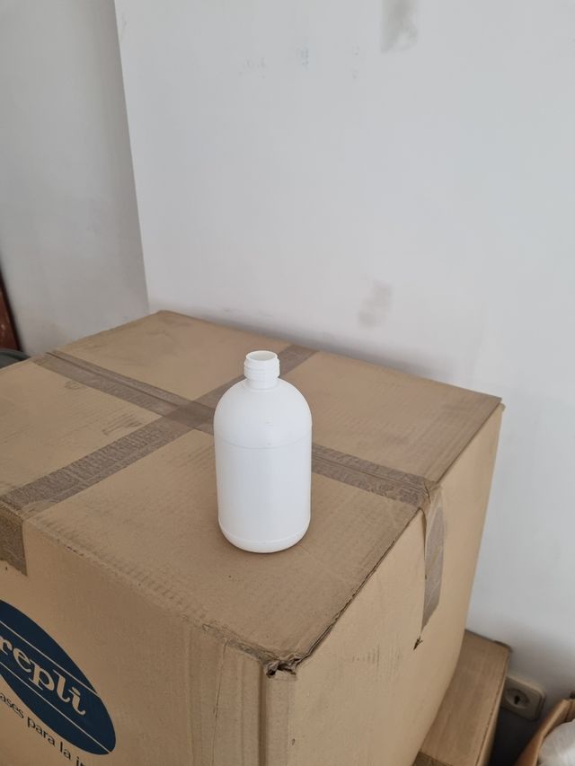 147 500 bottiglie di plastica senza tappo