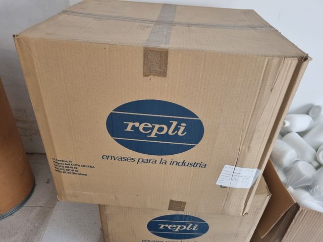 147 500 bottiglie di plastica senza tappo