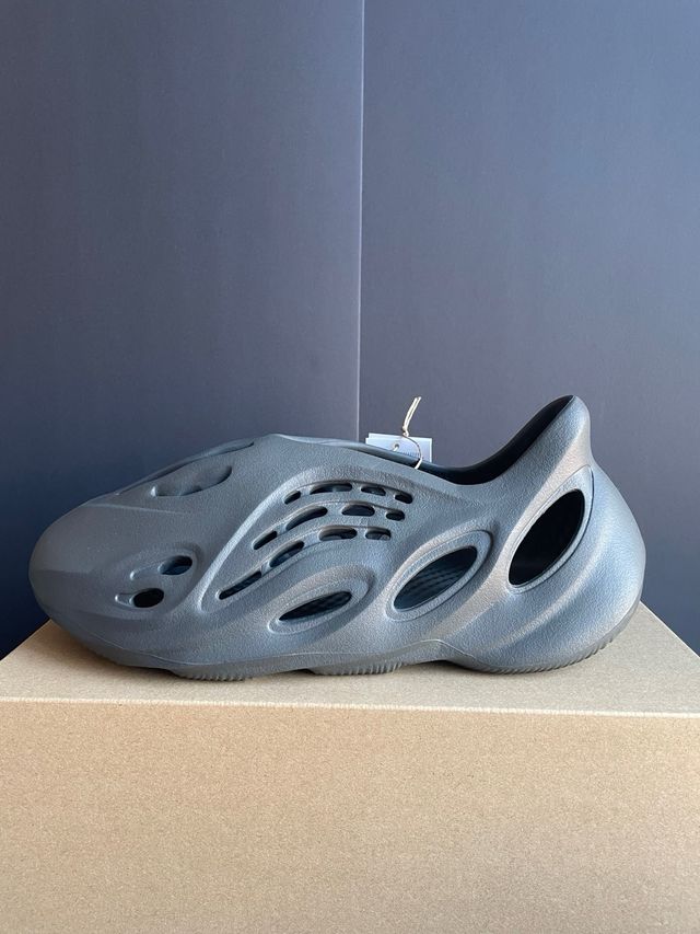 Adidas Yeezy FOAM Runner “Carbon” 47