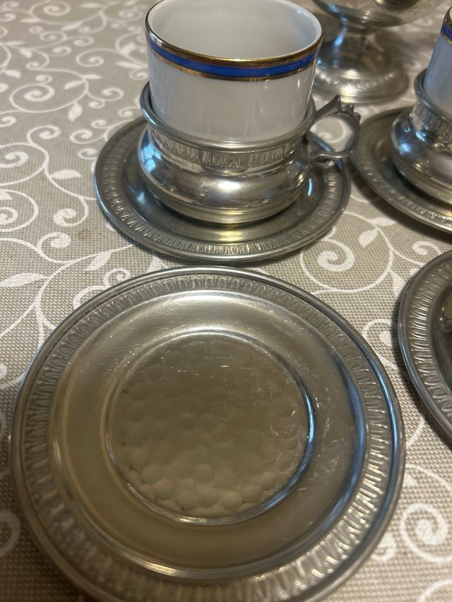 Tazzine e zuccheriera vintage