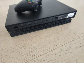 Xbox One X con mando Extra mando €20.