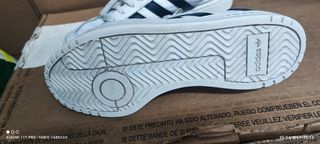 Adidas blanca y negras