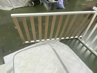 Cuna blanca con colchon y ropa de cama