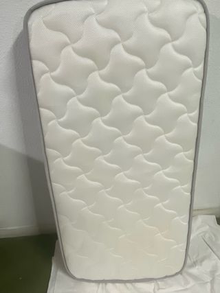 Cuna blanca con colchon y ropa de cama