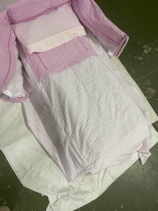 Cuna blanca con colchon y ropa de cama