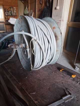 Tubo con avvolgitubo per irrigazione